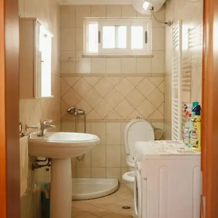 Appartement Rare With Private Parking & Garden