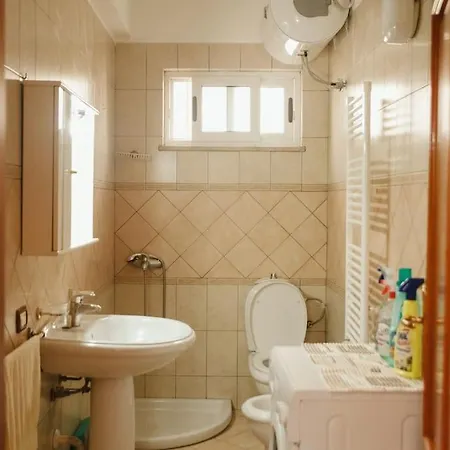 Rare With Private Parking & Garden * Durrës
