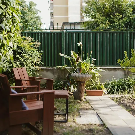 Rare With Private Parking & Garden Appartement *