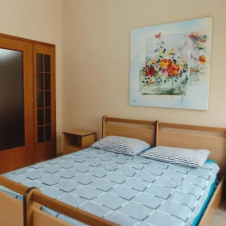 Rare With Private Parking & Garden * Durrës