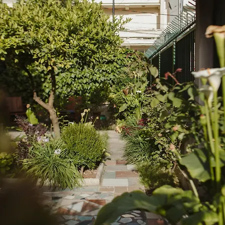 Rare With Private Parking & Garden Apartment Durrës