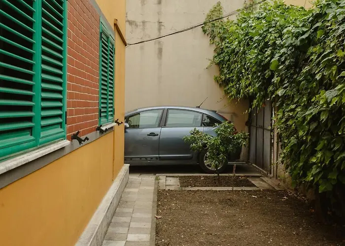 Rare With Private Parking & Garden * Durrës