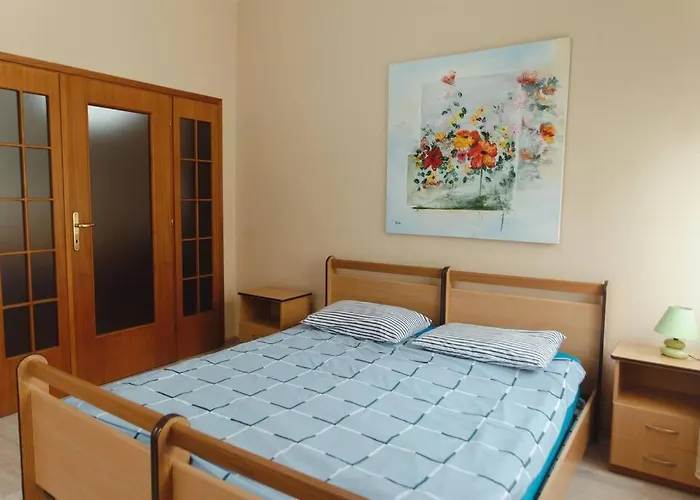 Rare With Private Parking & Garden * Durrës