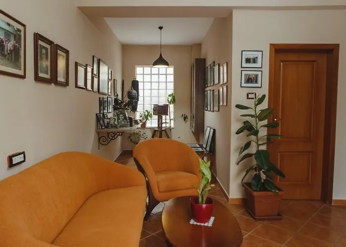 Rare With Private Parking & Garden Durrës