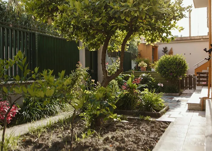 Rare With Private Parking & Garden Apartment Durrës